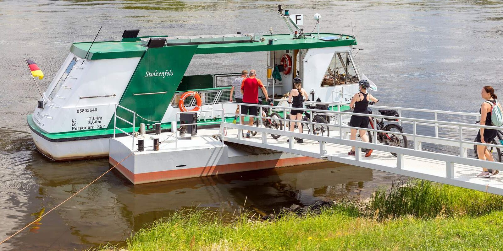 Fähre "Stolzenfels" an der Fährstelle F28 Niederlommatzsch – Diesbar-Seußlitz © Gabriele Hanke