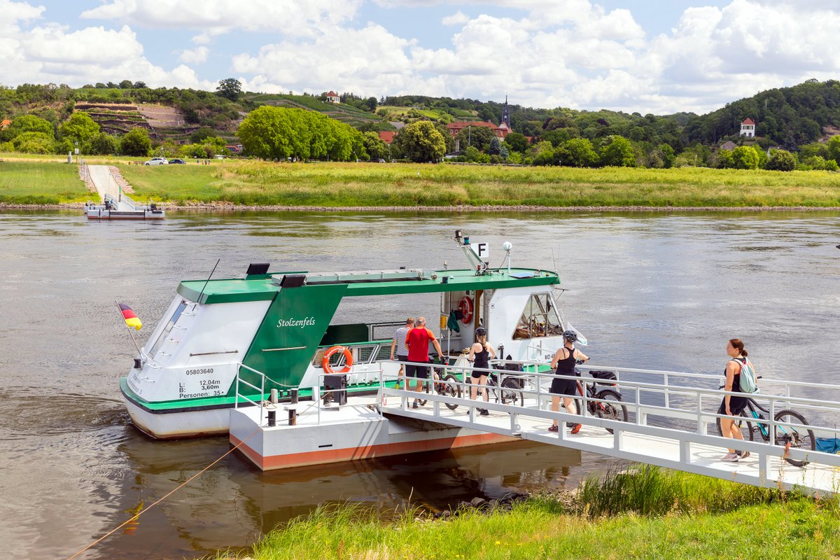 Fähre "Stolzenfels" an der Fährstelle F28 Niederlommatzsch – Diesbar-Seußlitz © Gabriele Hanke Fähre "Stolzenfels" an der Fährstelle F28 Niederlommatzsch – Diesbar-Seußlitz © Gabriele Hanke