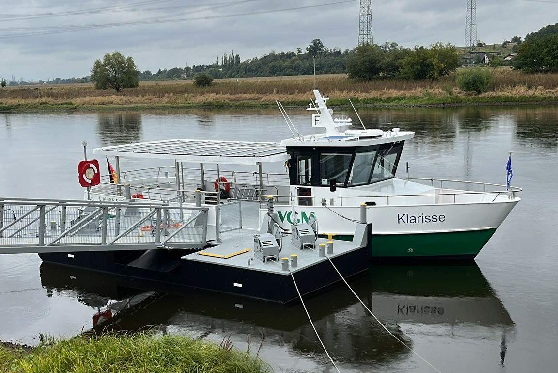Fähre »Klarisse« an der Fährstelle F28 Niederlommatzsch – Diesbar-Seußlitz © Rene Lindner Fähre »Klarisse« an der Fährstelle F28 Niederlommatzsch – Diesbar-Seußlitz © Rene Lindner